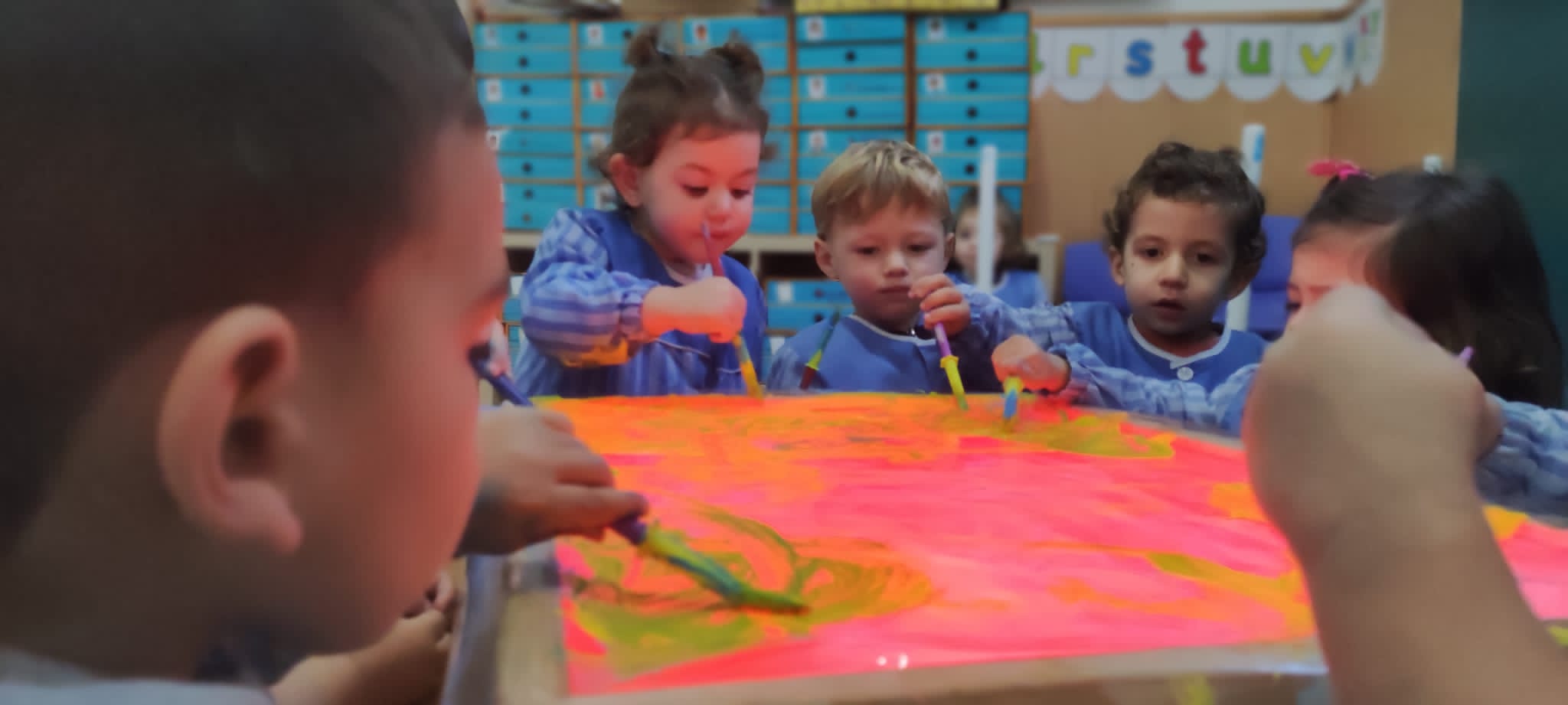 MESA DE LUZ CON PINTURA