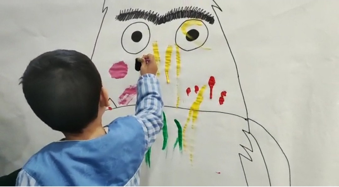 PINTANDO AL MONSTRUO